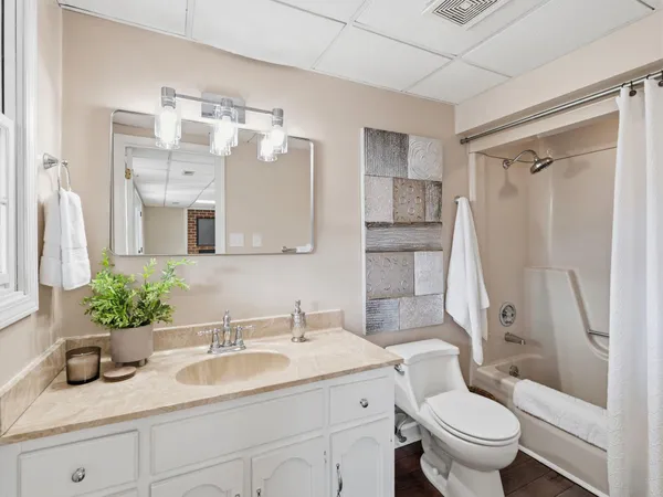 $725,000 | 4867 Hunting Hills Drive, Roanoke, VA 24018