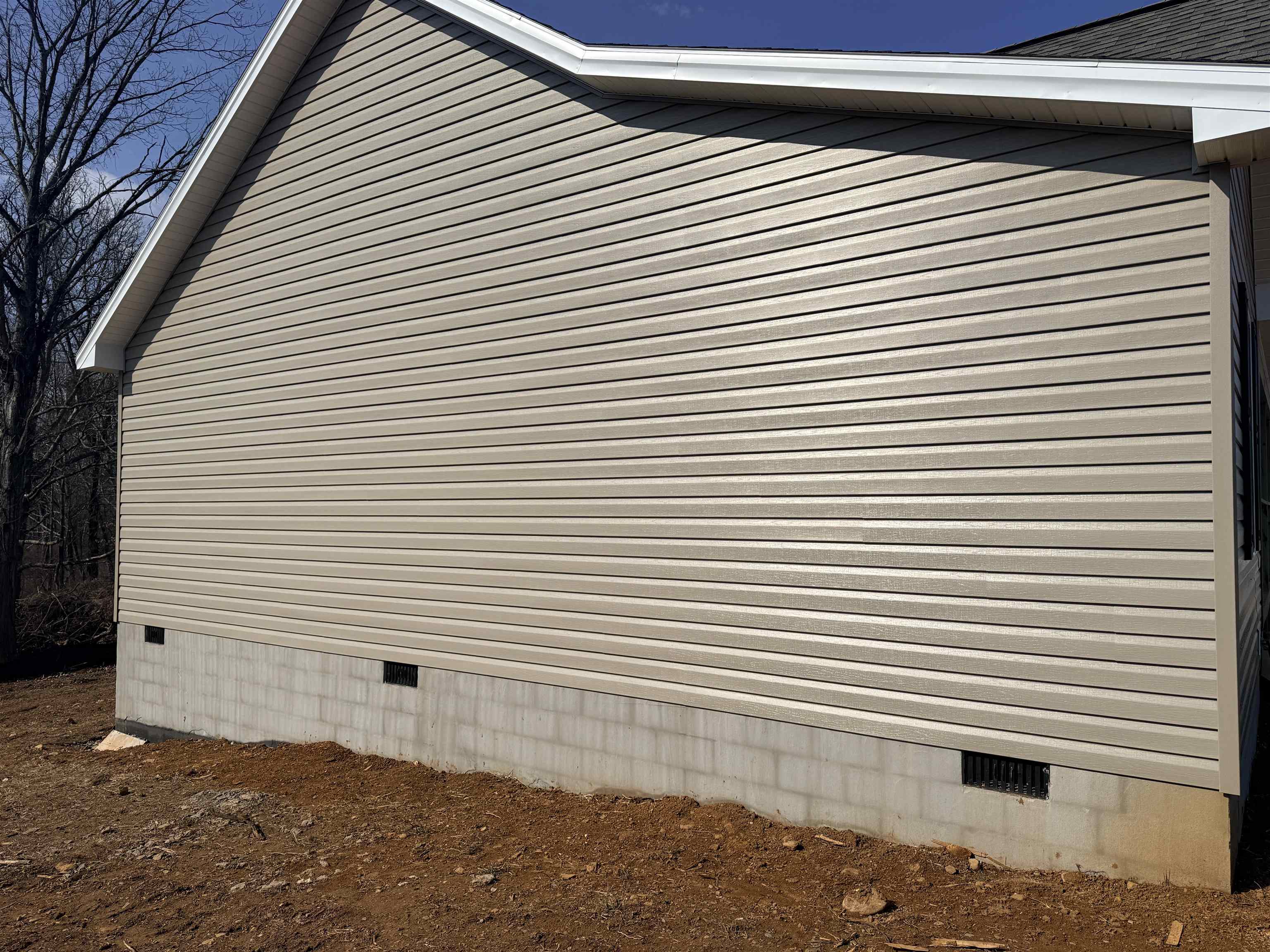 17480 Mt Pleasant Road Elkton, VA 22827 - Photo 3 of 14 a view of a garage