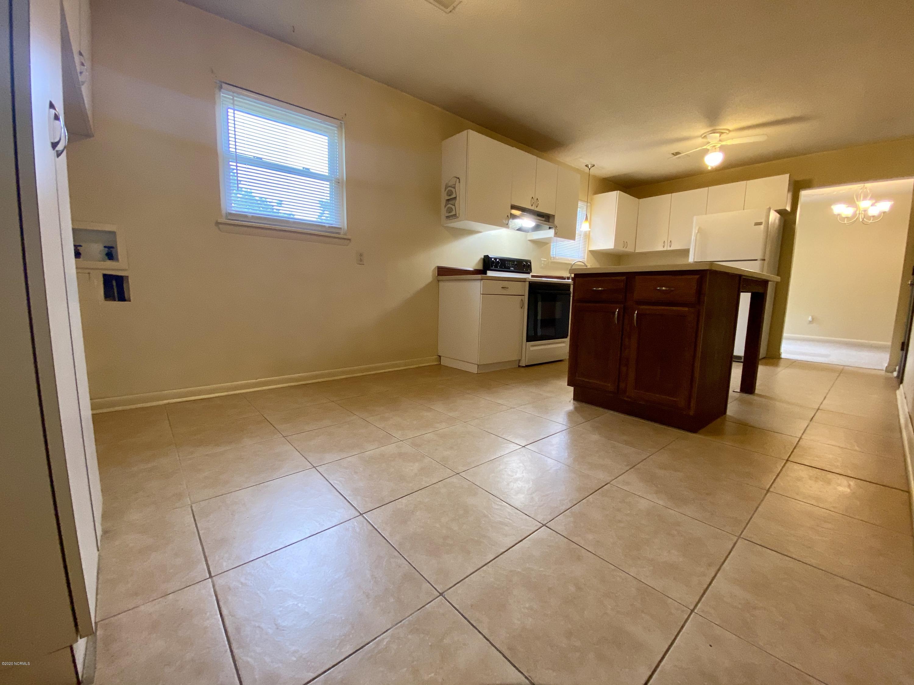 2802 Country Club Road Jacksonville, NC 28546 - Photo 8 of 27 Kitchen