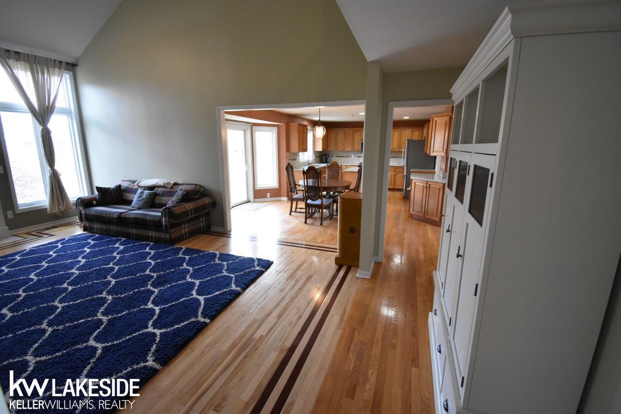 1076 Rochelle Park Drive Rochester Hills, MI 48309 - Photo 8 of 25
