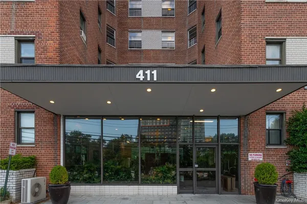 $2,195 | 411 Bronx River Road, Unit 7K, Yonkers, NY 10704