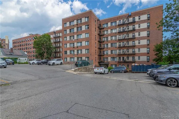$2,195 | 411 Bronx River Road, Unit 7K, Yonkers, NY 10704