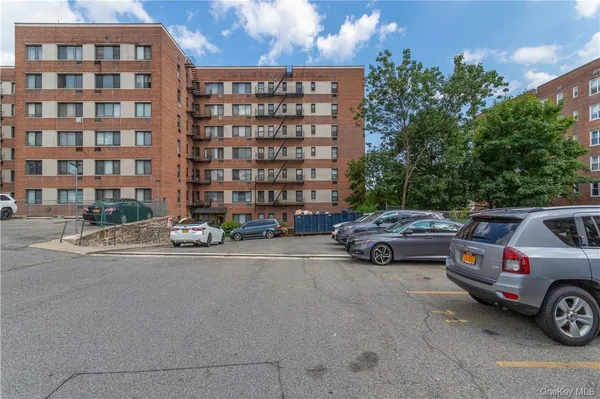 $2,195 | 411 Bronx River Road, Unit 7K, Yonkers, NY 10704