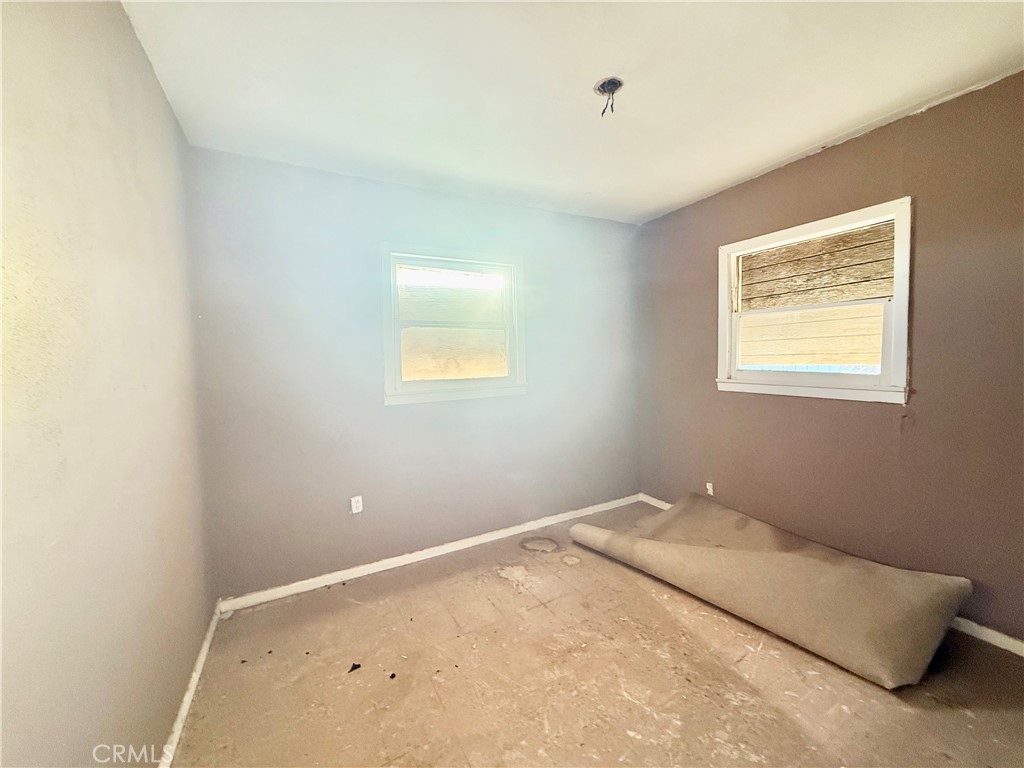 12331 Beech Street Trona, CA 93562 - Photo 15 of 16 a view of room and window