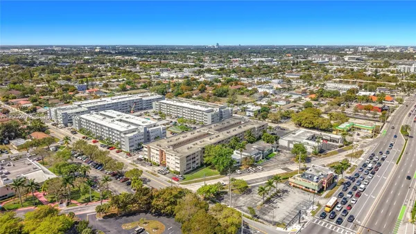 $1,400 | 410 Southeast 2nd Street, Unit 115, Hallandale Beach, FL 33009
