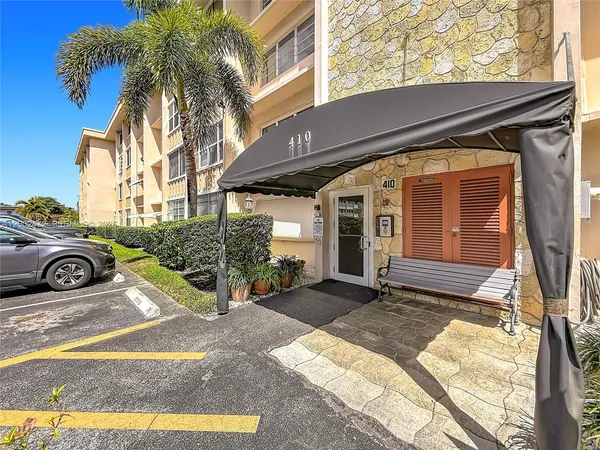 $1,400 | 410 Southeast 2nd Street, Unit 115, Hallandale Beach, FL 33009