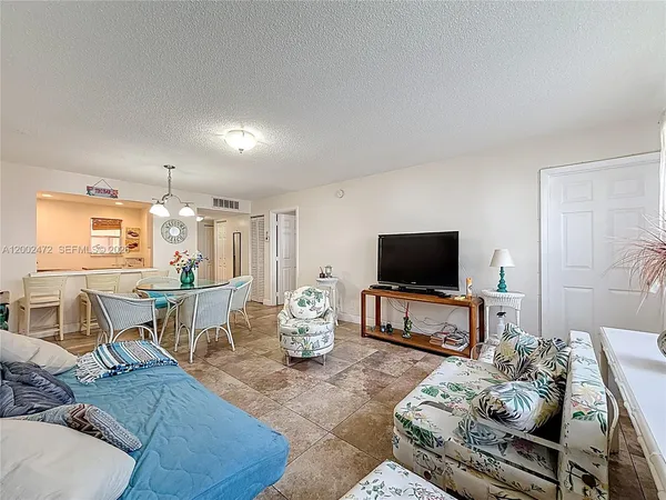 $1,400 | 410 Southeast 2nd Street, Unit 115, Hallandale Beach, FL 33009