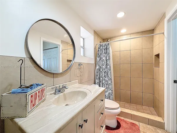 $1,400 | 410 Southeast 2nd Street, Unit 115, Hallandale Beach, FL 33009