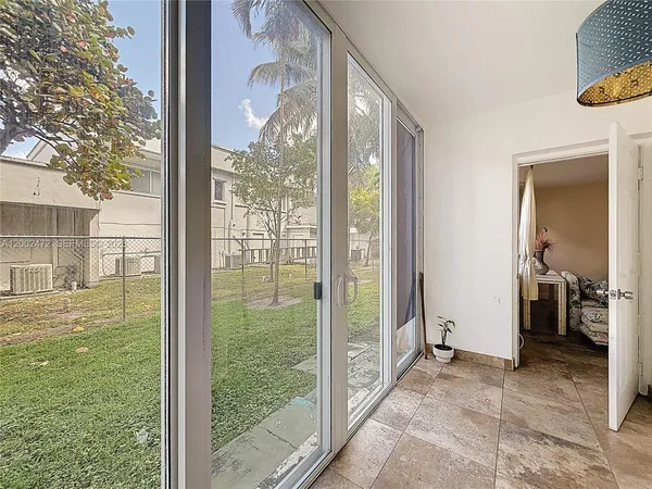 $1,400 | 410 Southeast 2nd Street, Unit 115, Hallandale Beach, FL 33009