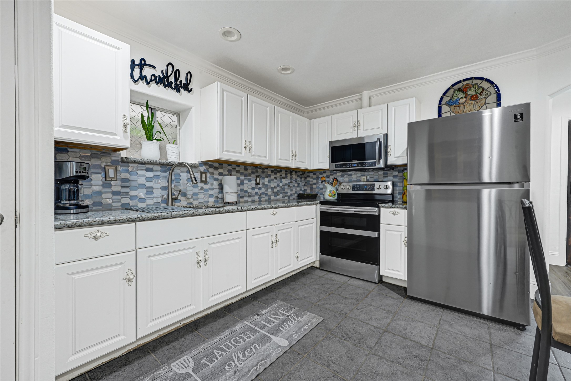 2809 Tooke Street, Unit B Houston, TX 77023 - Photo 4 of 15 remodeled kitchen will all appliances included