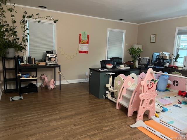 225 Thompson Shore Road, Unit 2F Manhasset, NY 11030 - Photo 2 of 15 a living room with furniture and wooden floor