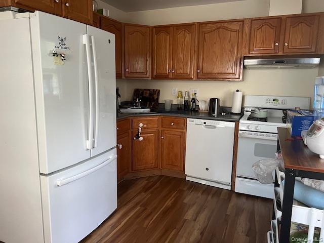 225 Thompson Shore Road, Unit 2F Manhasset, NY 11030 - Photo 7 of 15 a kitchen with a white cabinets and refrigerator