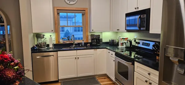 $2,800 | 2201 Village Lane, Unit 405, Bloomington, MN 55431