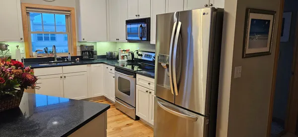 $2,800 | 2201 Village Lane, Unit 405, Bloomington, MN 55431