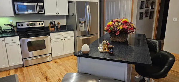 $2,800 | 2201 Village Lane, Unit 405, Bloomington, MN 55431