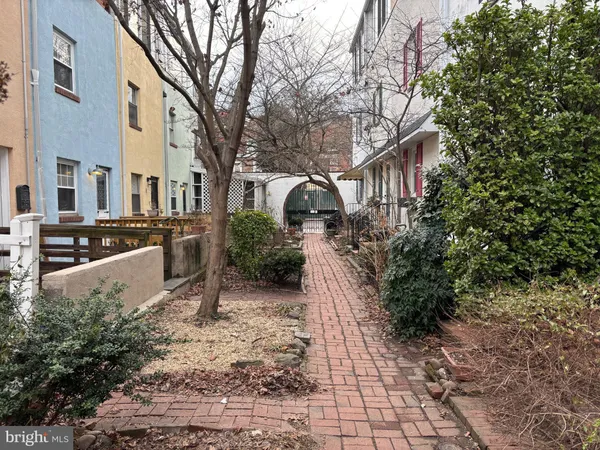 $2,575 | 912 Waverly Street, Philadelphia, PA 19147