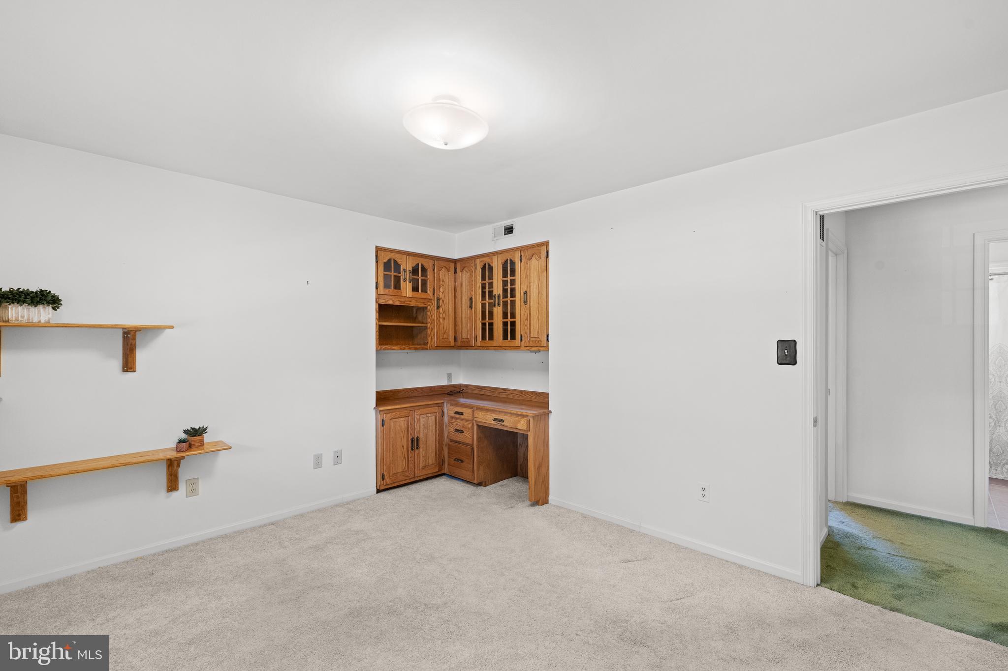 6703 Red Jacket Road Springfield, VA 22152 - Photo 24 of 31 3rd BR/Multi use room with built-ins for office