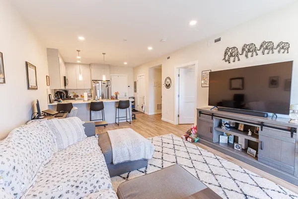 $3,200 | 458 Washington Street, Unit 304, Boston, MA 02135