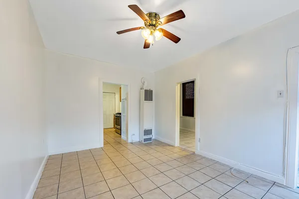 $1,200 | 2109 West Cullerton Street, Chicago, IL 60608