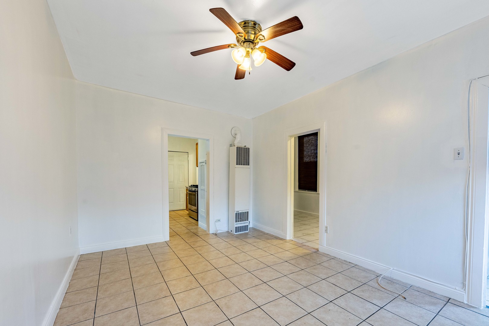 2109 West Cullerton Street Chicago, IL 60608 - Photo 4 of 14 a view of an empty room