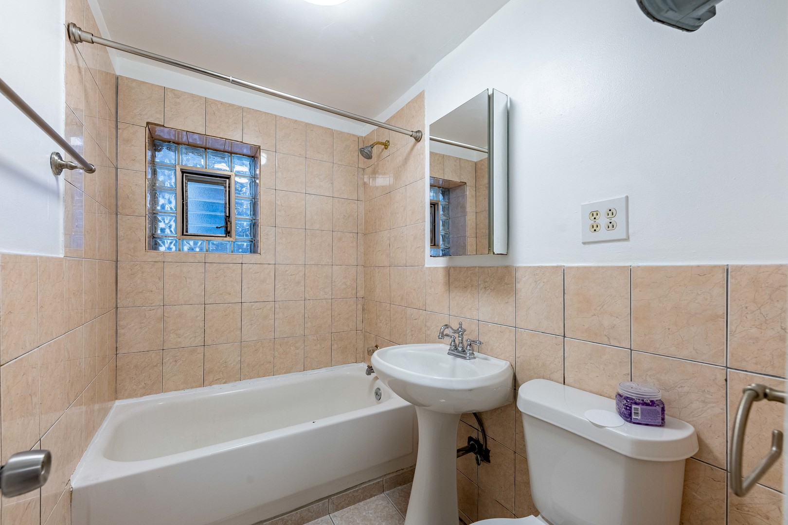 2109 West Cullerton Street Chicago, IL 60608 - Photo 7 of 14 a bathroom with a sink toilet and shower
