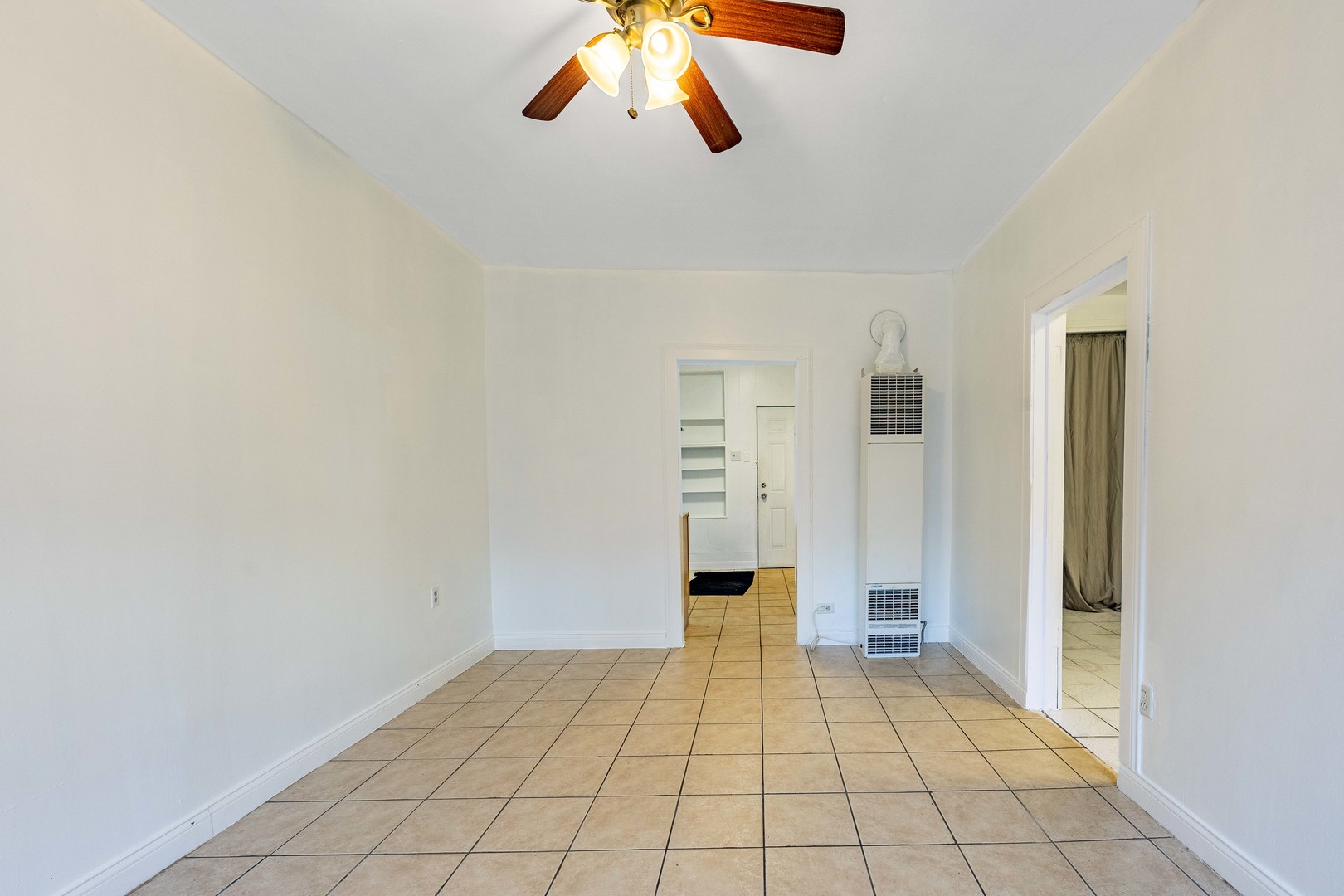 2109 West Cullerton Street Chicago, IL 60608 - Photo 8 of 14 a view of an empty room