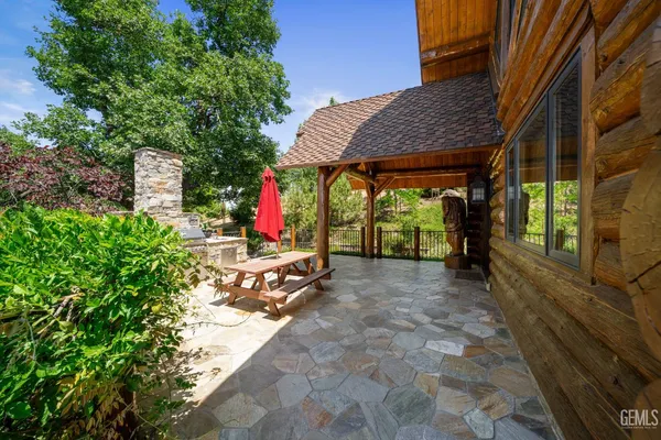 a view of outdoor space yard and porch