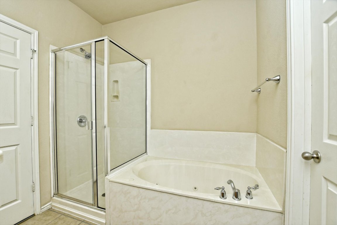 1310 West Parmer Lane, Unit 2803 Austin, TX 78727 - Photo 27 of 40 a bathroom with a bathtub and a shower