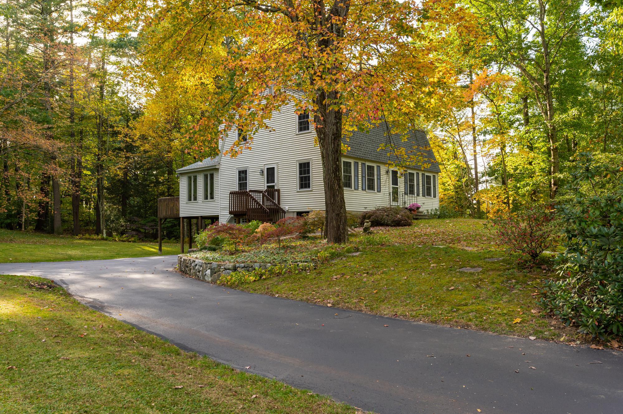 83 Londonderry Road Windham, NH 03087 - Photo 3 of 36