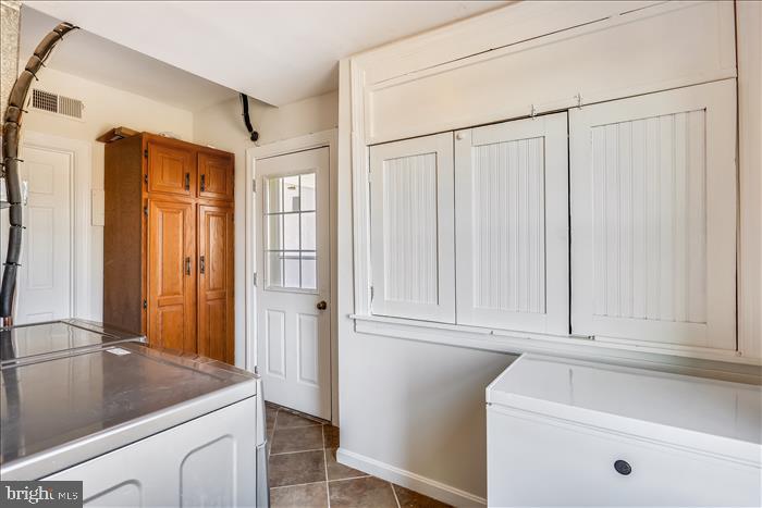 9333 Watkins Road Gaithersburg, MD 20882 - Photo 16 of 65 a bathroom with a sink and a shower