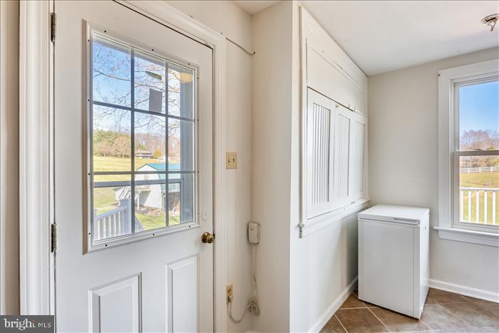 9333 Watkins Road Gaithersburg, MD 20882 - Photo 17 of 65 a view of an entryway with a window