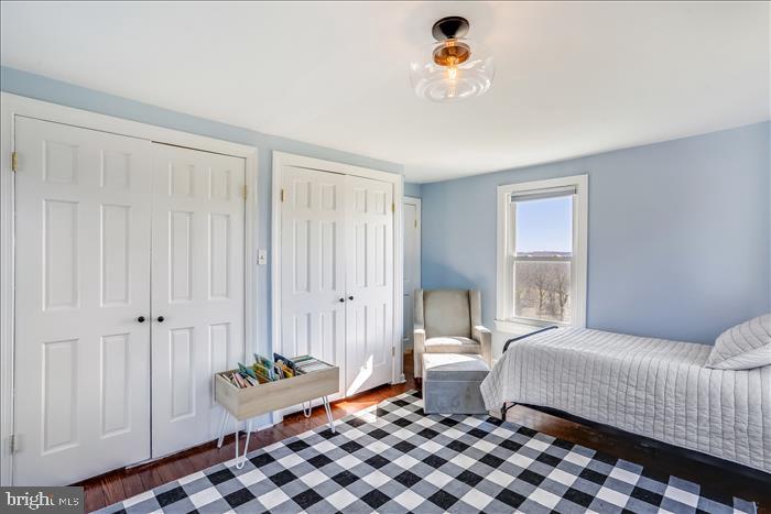 9333 Watkins Road Gaithersburg, MD 20882 - Photo 35 of 65 a bedroom with furniture and window