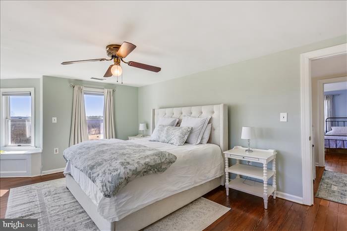 9333 Watkins Road Gaithersburg, MD 20882 - Photo 44 of 65 a bedroom with a bed and a chandelier