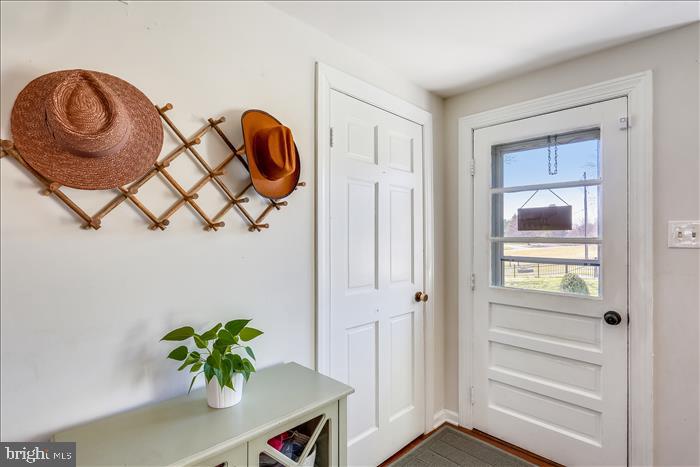 9333 Watkins Road Gaithersburg, MD 20882 - Photo 7 of 65 Side Entrance from Driveway