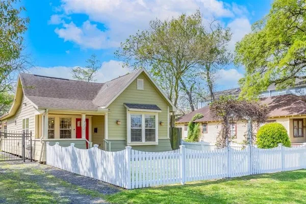 $2,800 | 722 East 25th Street, Houston, TX 77008