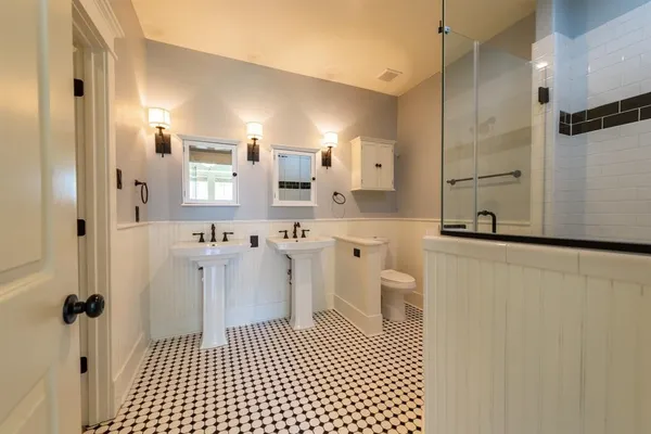 $2,800 | 722 East 25th Street, Houston, TX 77008