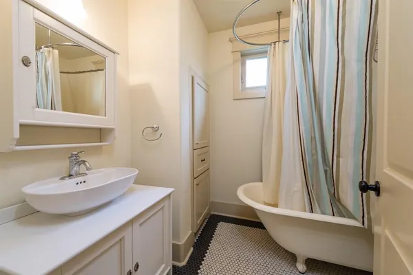 $2,800 | 722 East 25th Street, Houston, TX 77008