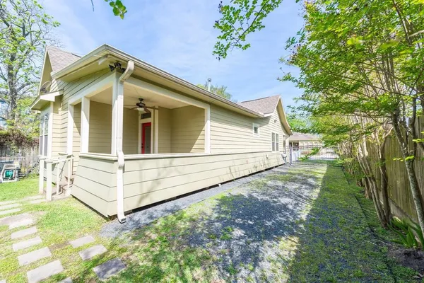 $2,800 | 722 East 25th Street, Houston, TX 77008