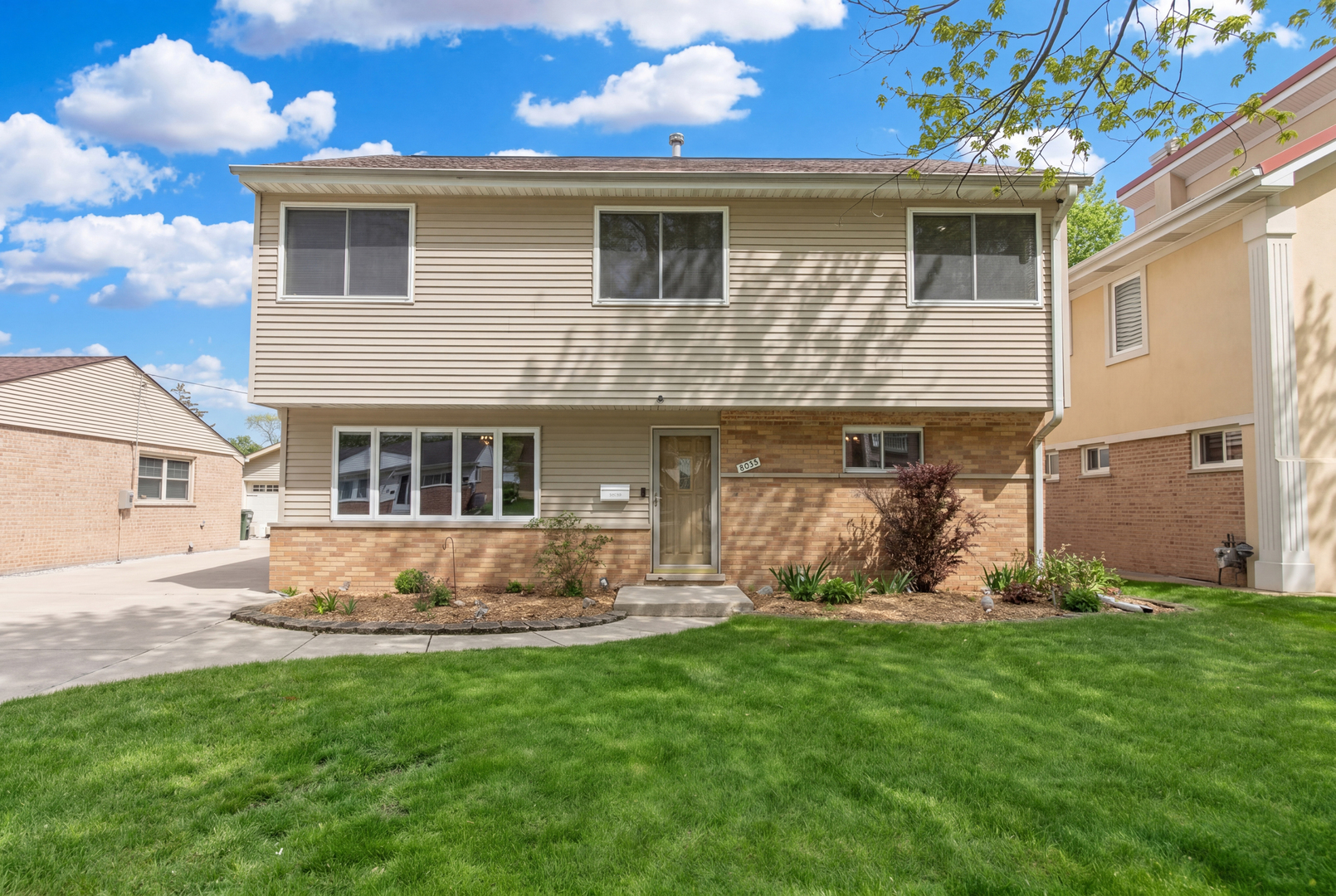8233 North Octavia Avenue Niles, IL 60714 - Photo 1 of 30