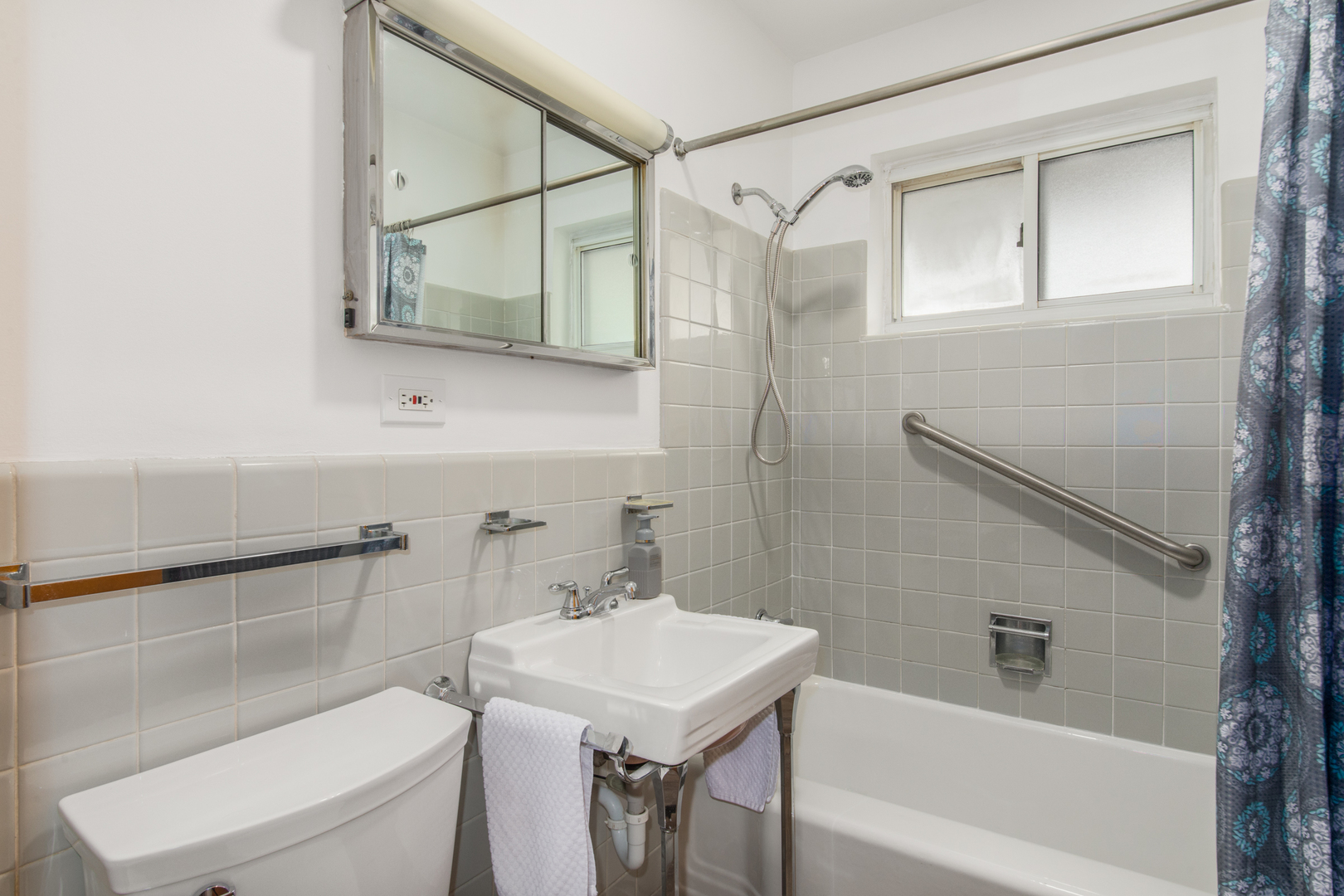 8233 North Octavia Avenue Niles, IL 60714 - Photo 11 of 30