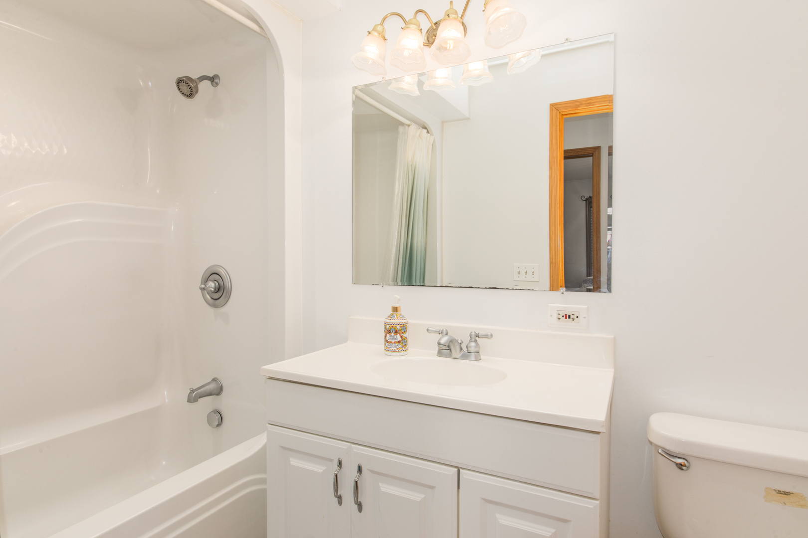 8233 North Octavia Avenue Niles, IL 60714 - Photo 15 of 30