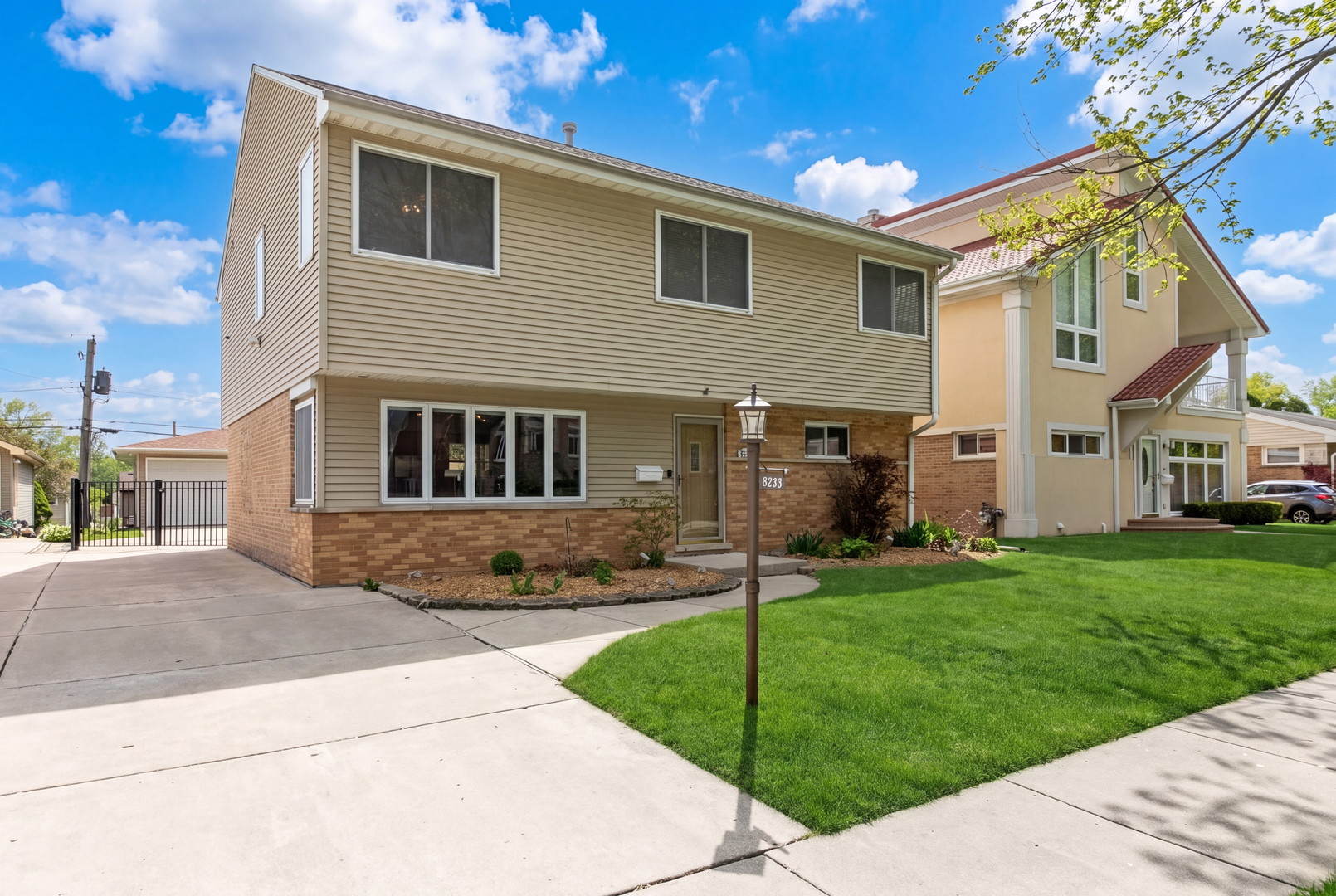 8233 North Octavia Avenue Niles, IL 60714 - Photo 2 of 30