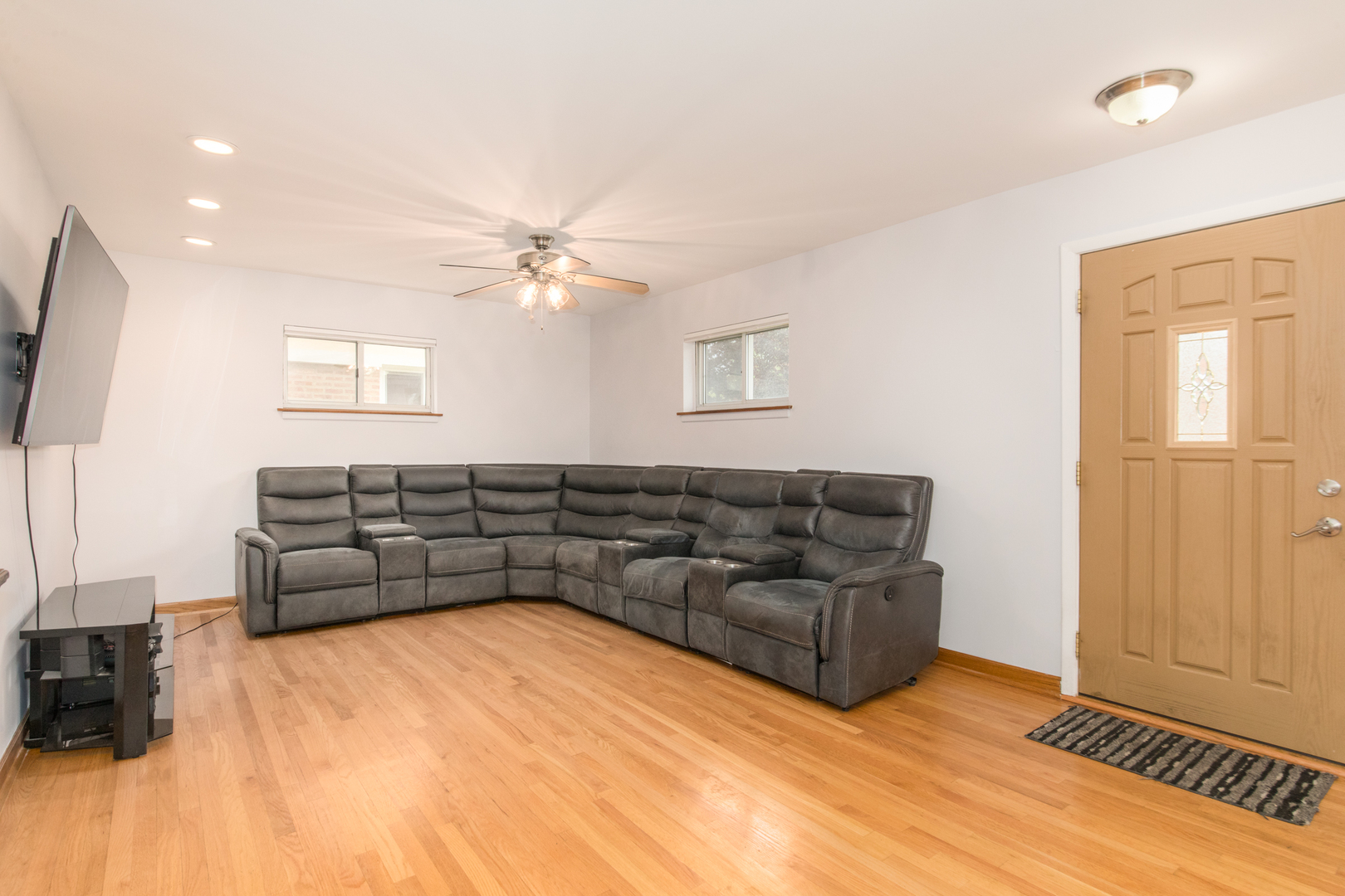 8233 North Octavia Avenue Niles, IL 60714 - Photo 3 of 30