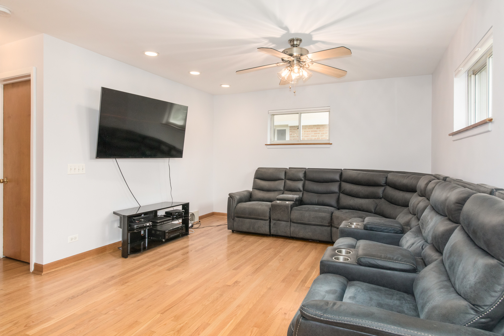 8233 North Octavia Avenue Niles, IL 60714 - Photo 4 of 30