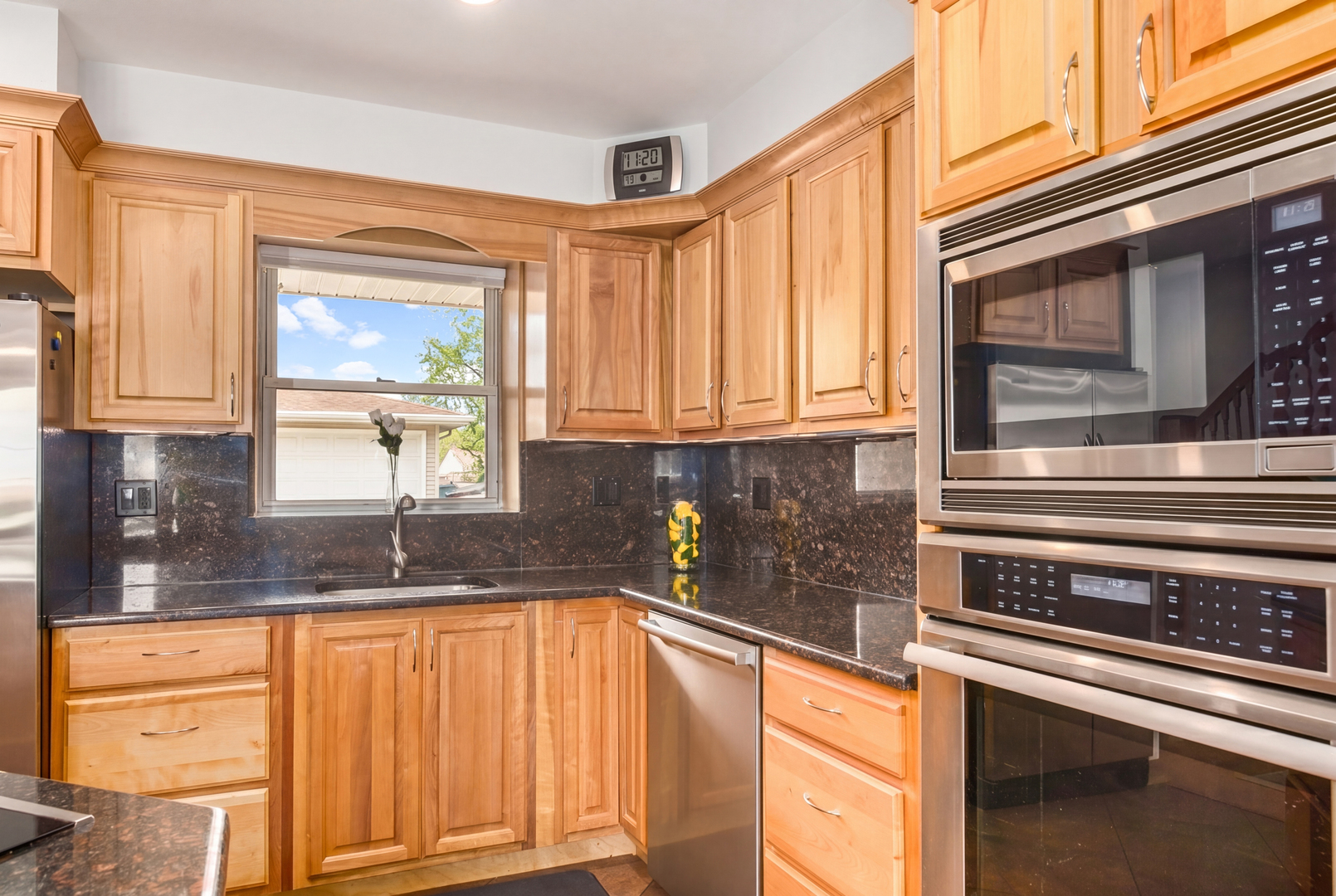 8233 North Octavia Avenue Niles, IL 60714 - Photo 9 of 30