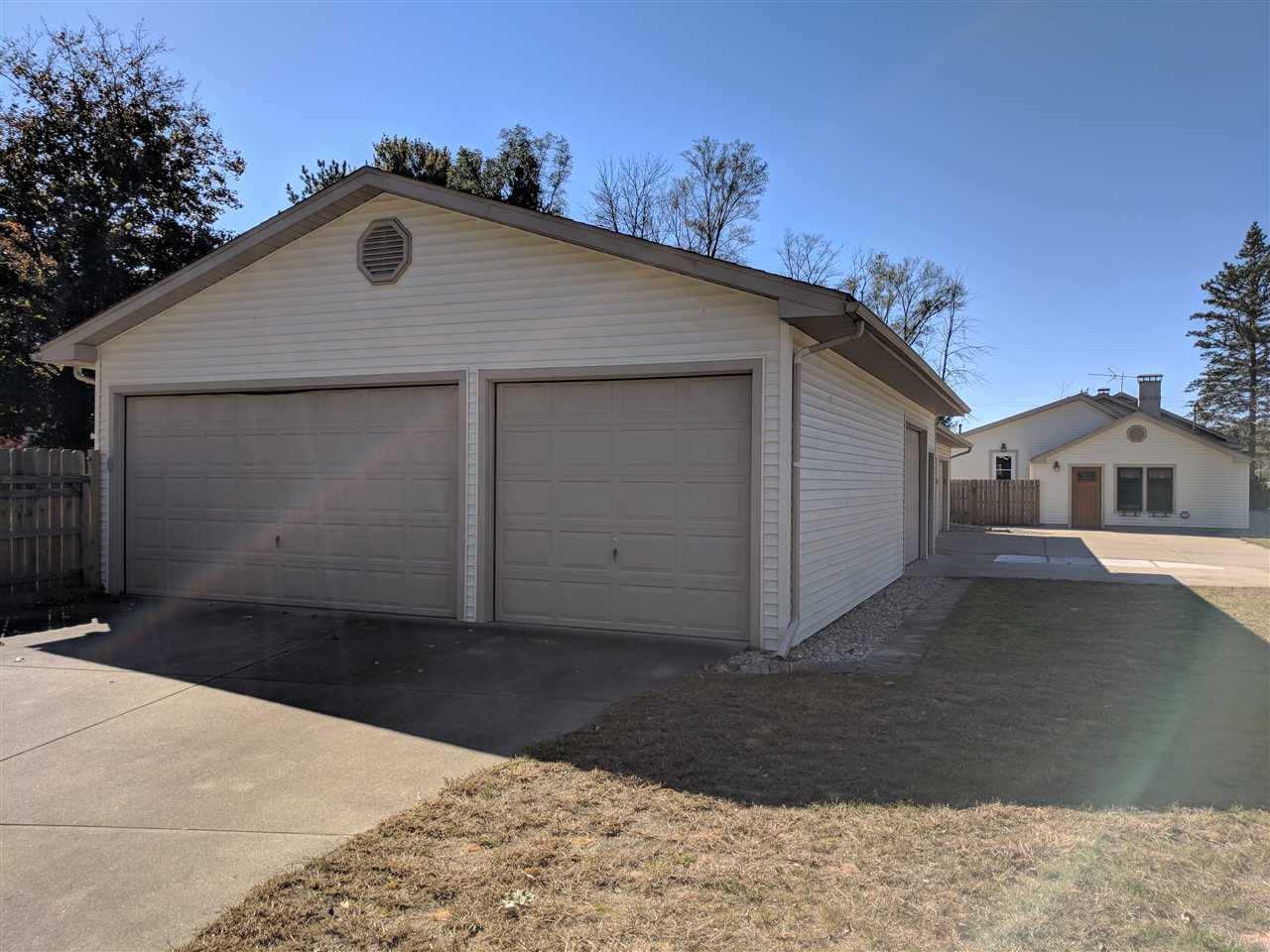11385 Sarle Road Freeland, MI 48623 - Photo 4 of 44