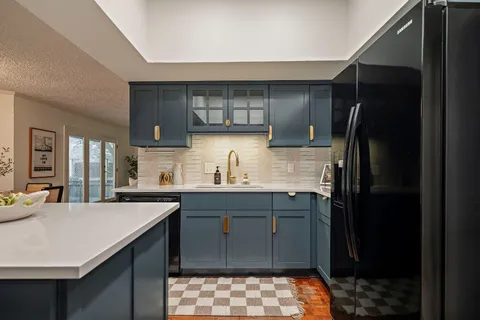 $885,000 | 3908 Knollwood Drive, Austin, TX 78731