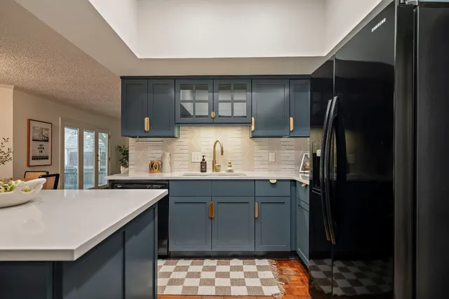 $885,000 | 3908 Knollwood Drive, Austin, TX 78731