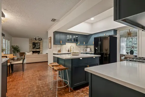 $885,000 | 3908 Knollwood Drive, Austin, TX 78731