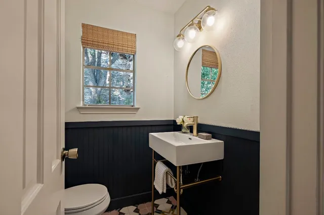 $885,000 | 3908 Knollwood Drive, Austin, TX 78731